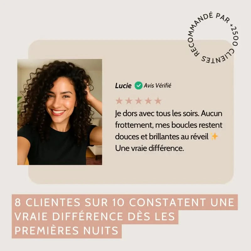 Lucie, cliente aux cheveux bouclés, sourit devant la caméra en partageant son expérience avec SilkDream™ : boucles douces et brillantes au réveil, sans frisottis ni effort.